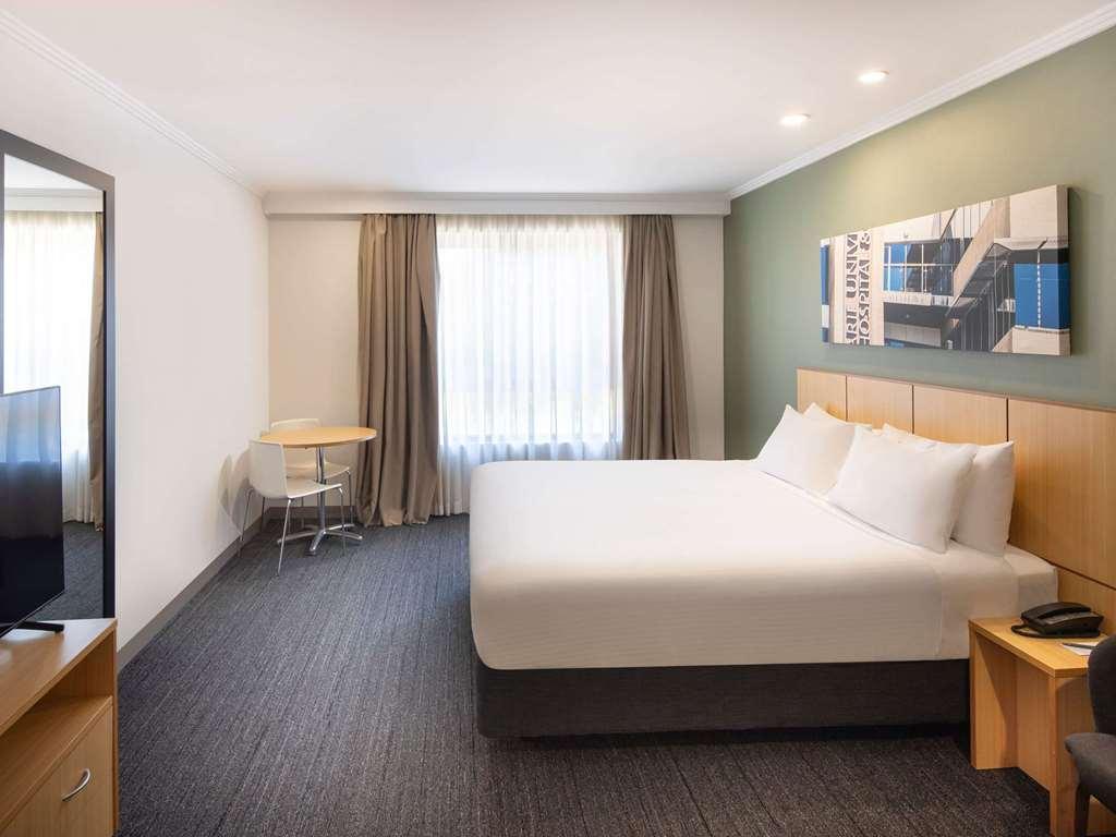 Mercure Melbourne Southbank Hotel Room photo